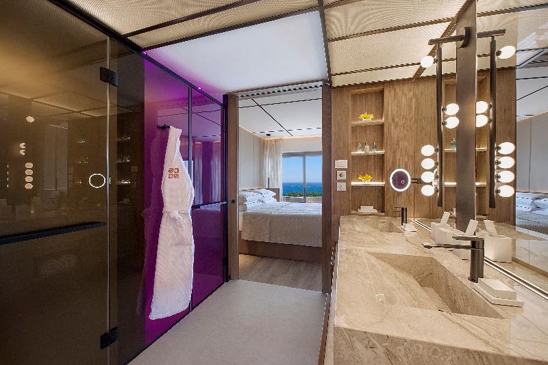 Four Seasons Hotel - Oda