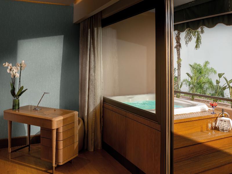 Four Seasons Hotel - Oda