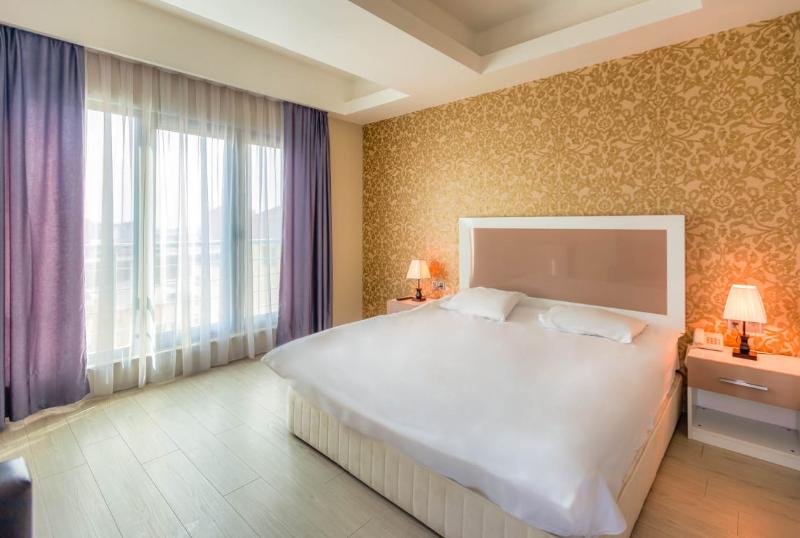 Hotel Diplomat Suites - Lobi
