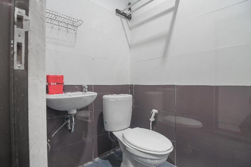 RedDoorz near RSUD Embung Fatimah Batam - Oda