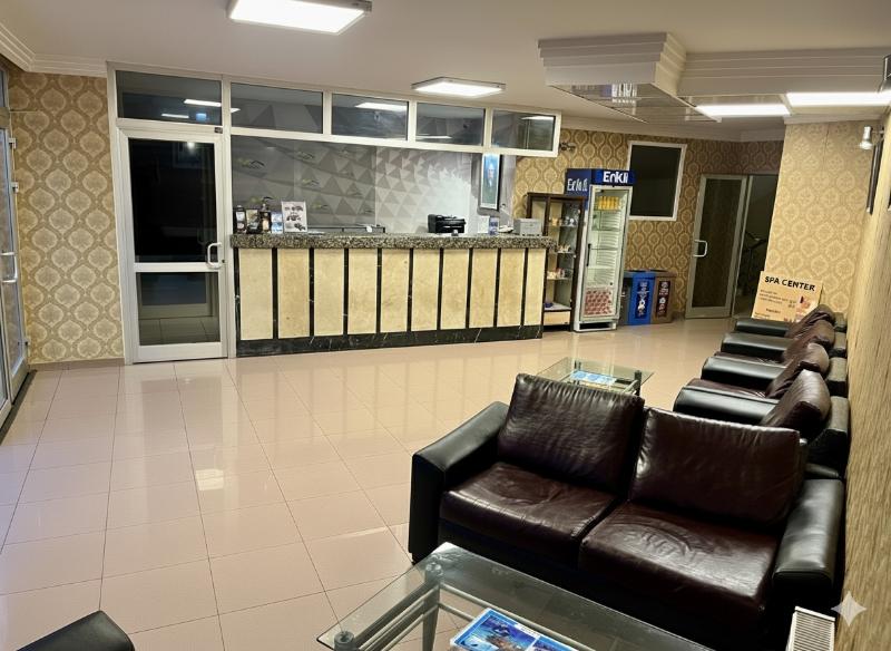 Prima Hotel - Lobi