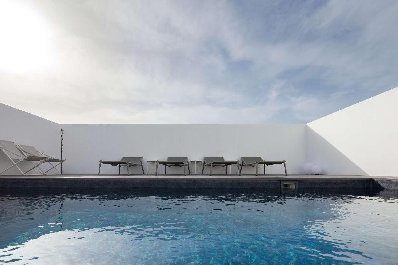 Alinea Suites Limassol Center - Havuz