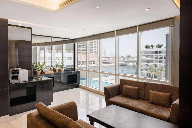 Radisson Blu Hotel, Dubai Canal View - Bar