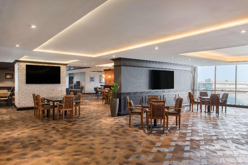 Radisson Blu Hotel, Dubai Canal View - Bar