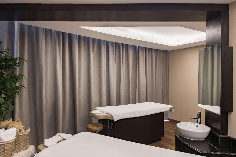 Radisson Blu Hotel, Dubai Canal View - Aktivite