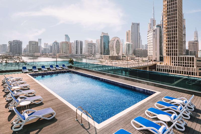 Radisson Blu Hotel, Dubai Canal View - Havuz
