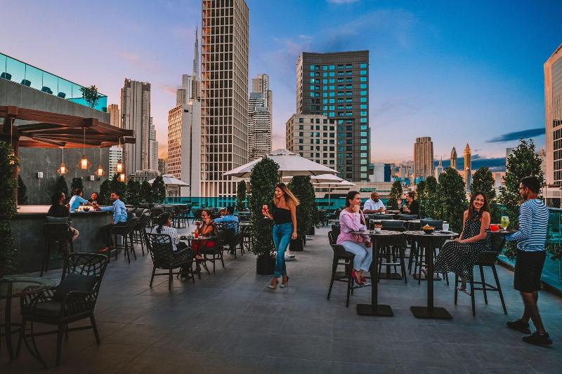 Radisson Blu Hotel, Dubai Canal View - Teras