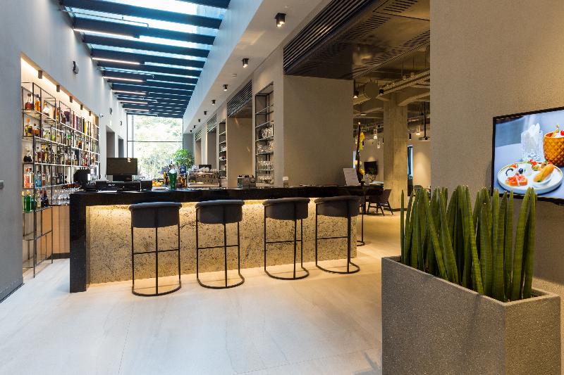 Mona Plaza Hotel - Bar