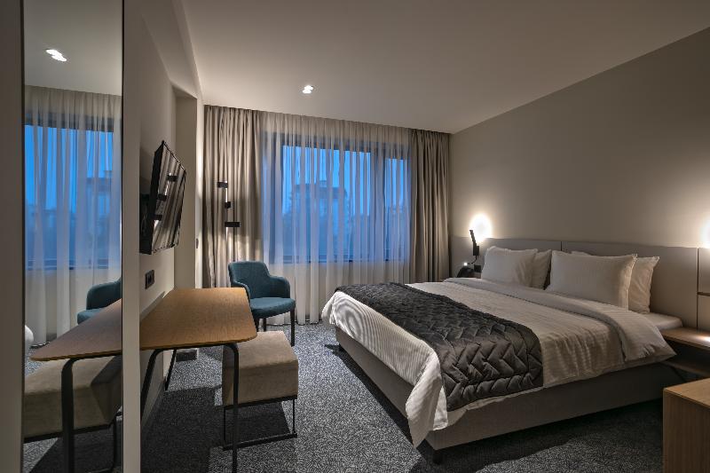 Mona Plaza Hotel - Oda