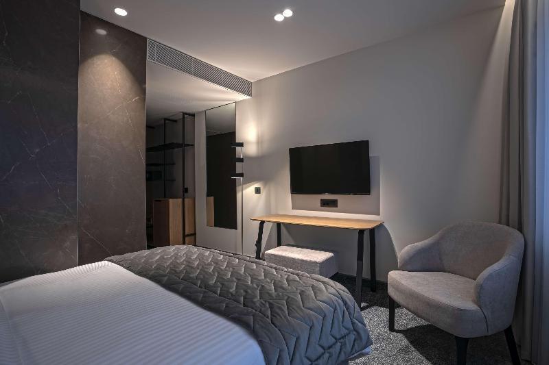 Mona Plaza Hotel - Oda
