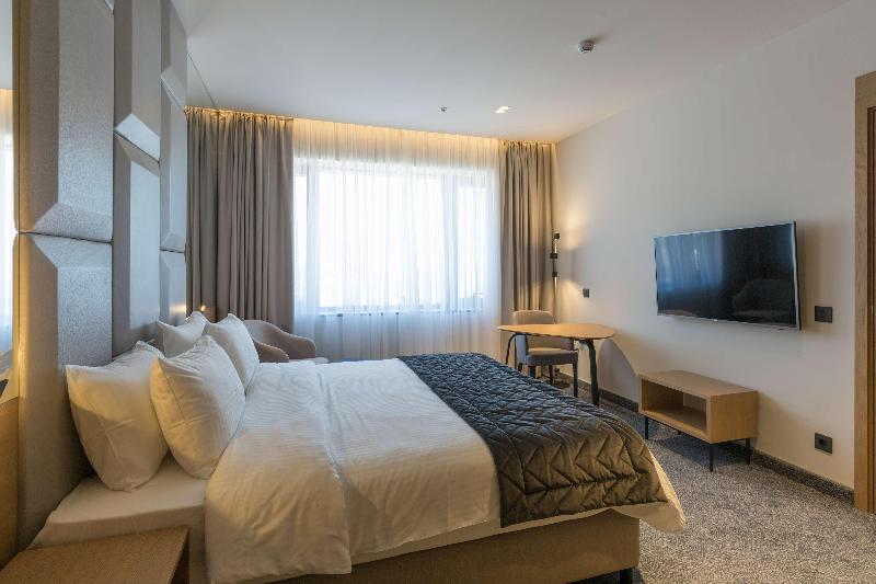 Mona Plaza Hotel - Oda