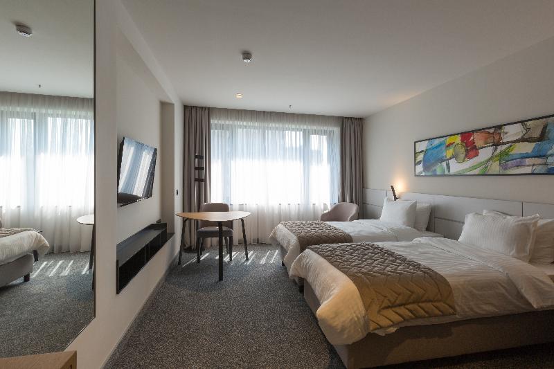 Mona Plaza Hotel - Oda