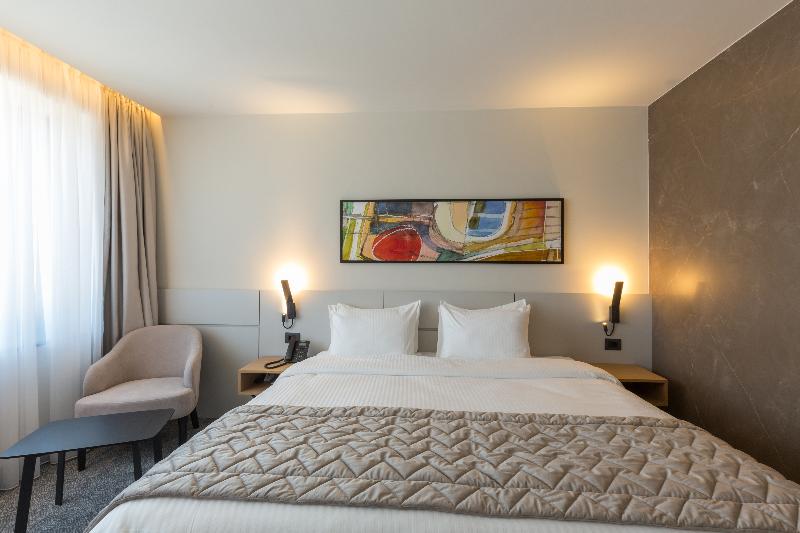 Mona Plaza Hotel - Oda