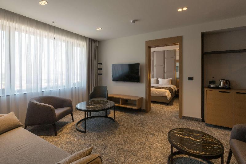 Mona Plaza Hotel - Oda