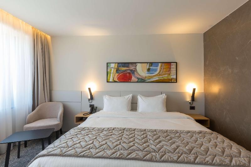 Mona Plaza Hotel - Oda