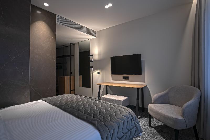 Mona Plaza Hotel - Oda
