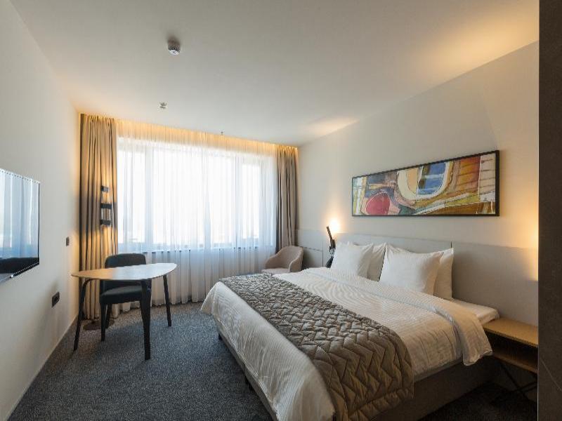 Mona Plaza Hotel - Oda
