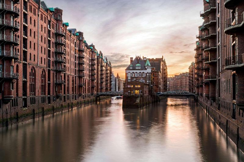 Super 8 by Wyndham Hamburg Mitte - Genel