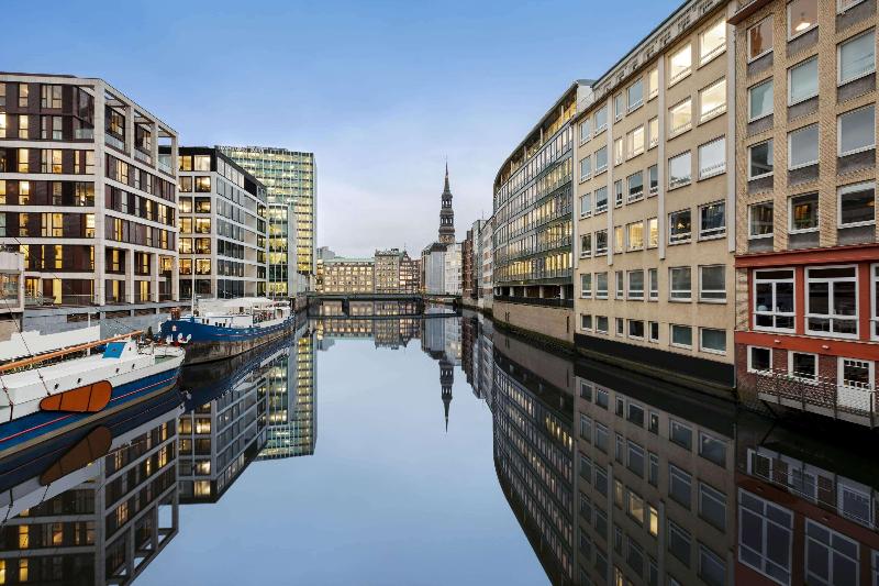 Super 8 by Wyndham Hamburg Mitte - Genel