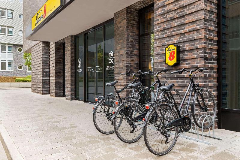 Super 8 by Wyndham Hamburg Mitte - Genel