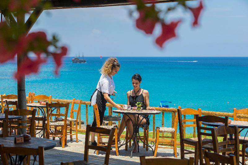 Cavo Maris Beach Hotel - Bar