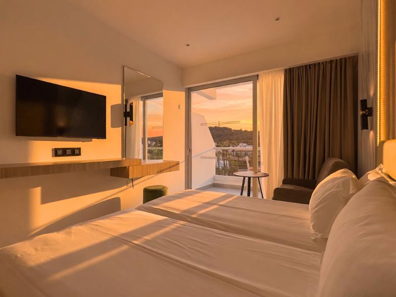 Cavo Maris Beach Hotel - Oda