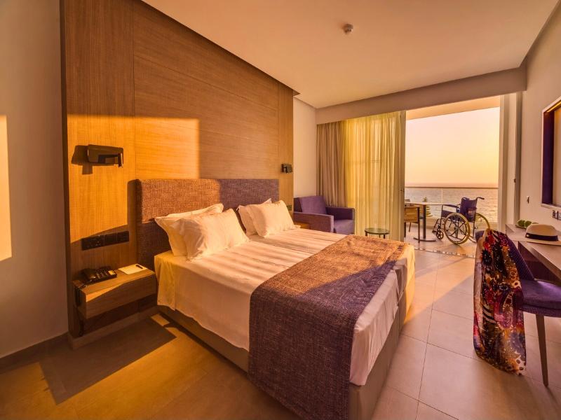 Cavo Maris Beach Hotel - Oda