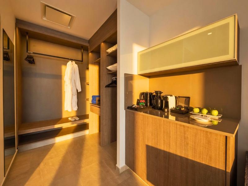 Cavo Maris Beach Hotel - Oda