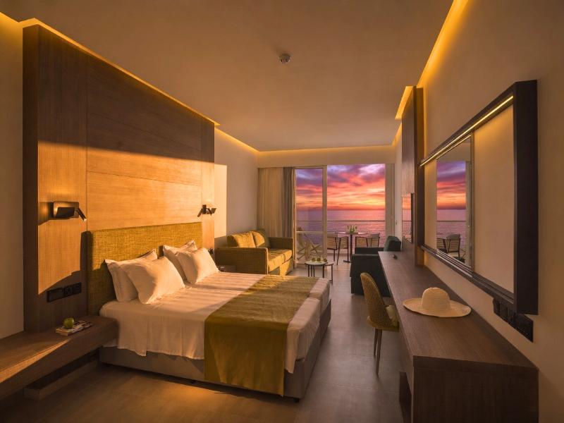 Cavo Maris Beach Hotel - Oda