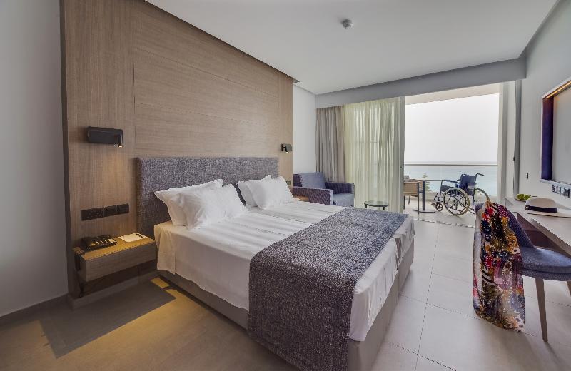 Cavo Maris Beach Hotel - Oda