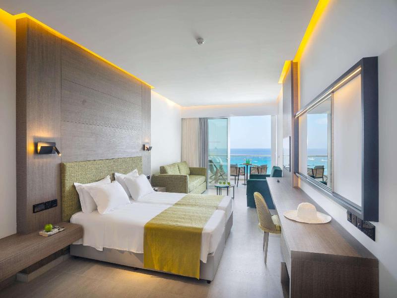 Cavo Maris Beach Hotel - Oda
