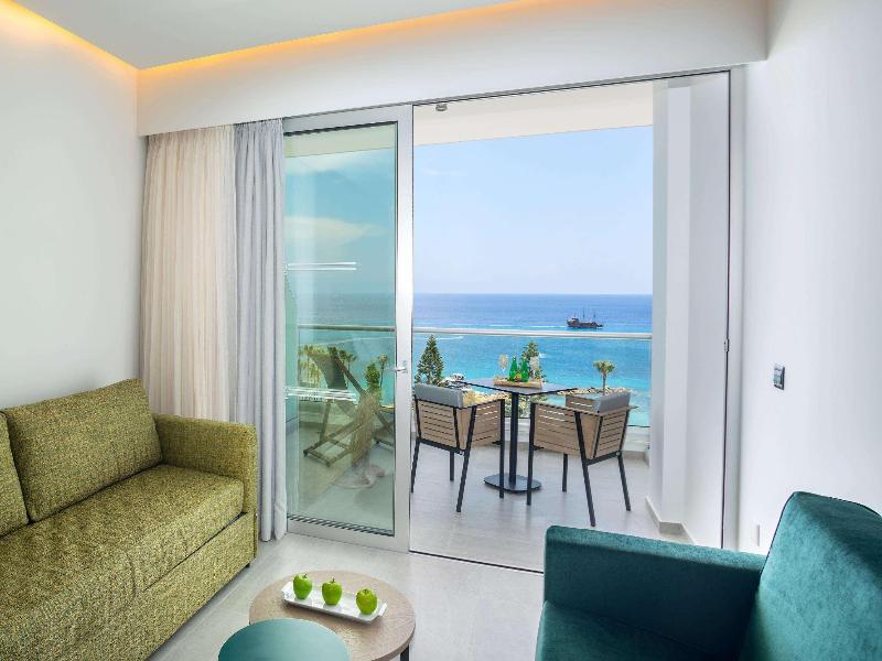 Cavo Maris Beach Hotel - Oda