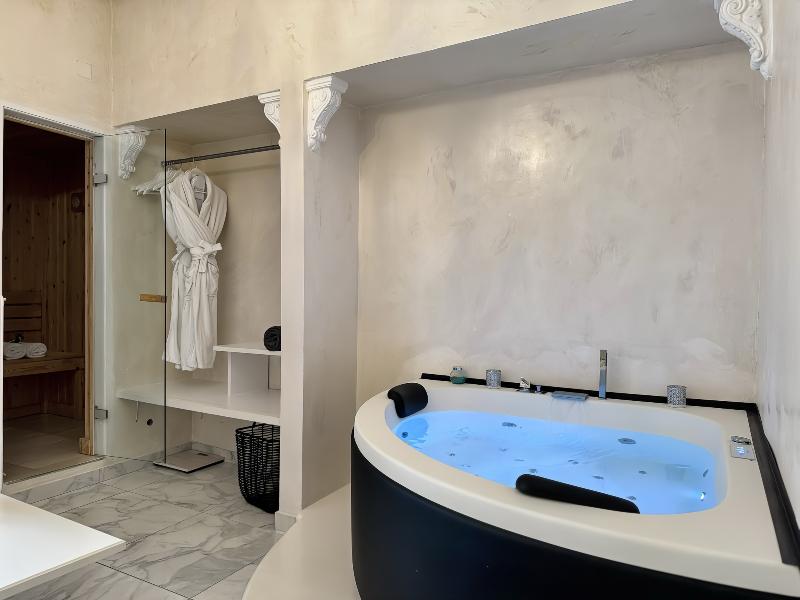 Panorama Suites & Spa - Oda