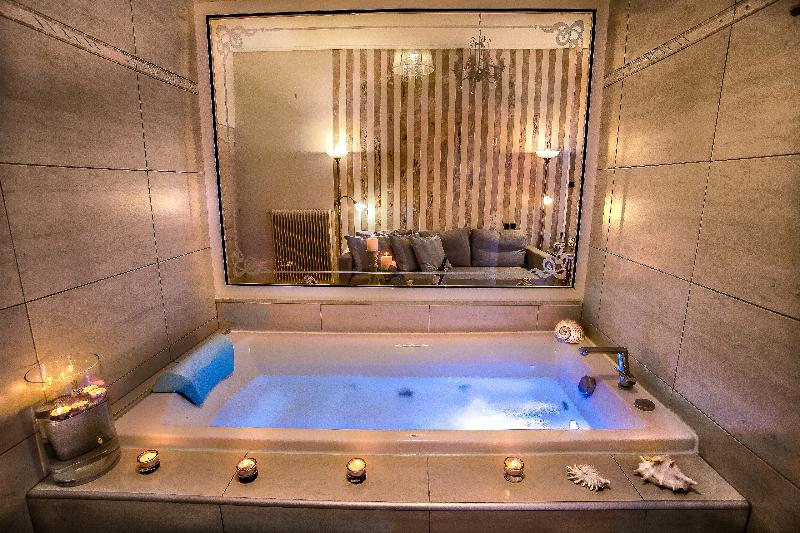 Panorama Suites & Spa - Oda