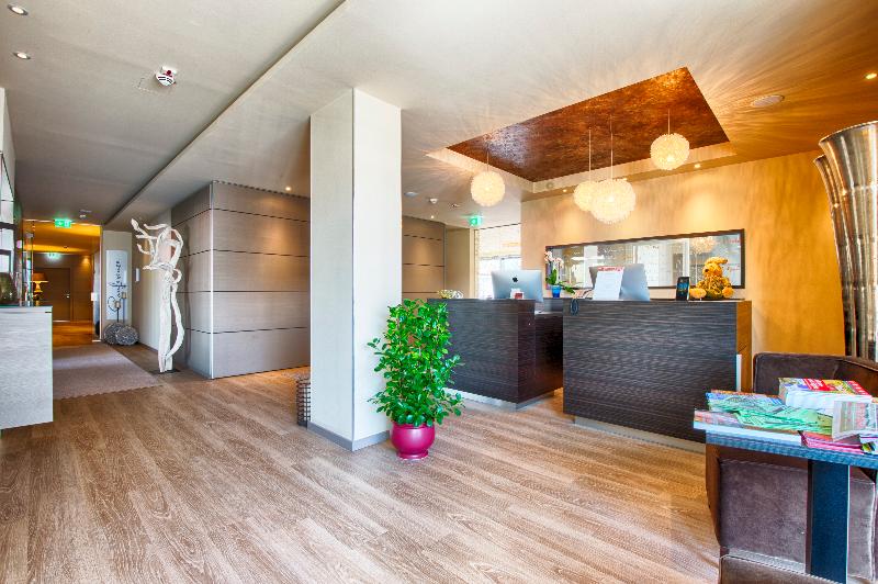 Braun Art Hotel - Lobi