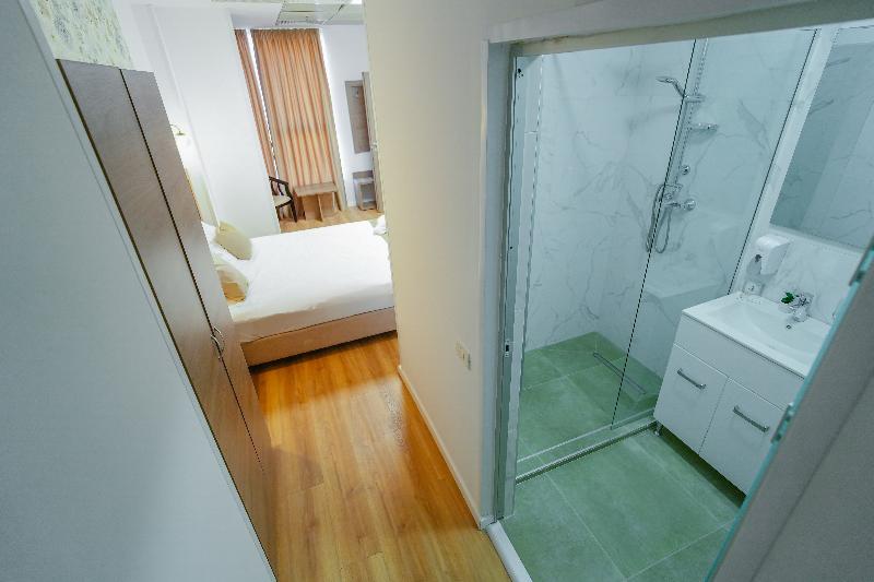 Sir Fundeni Hotel - Oda