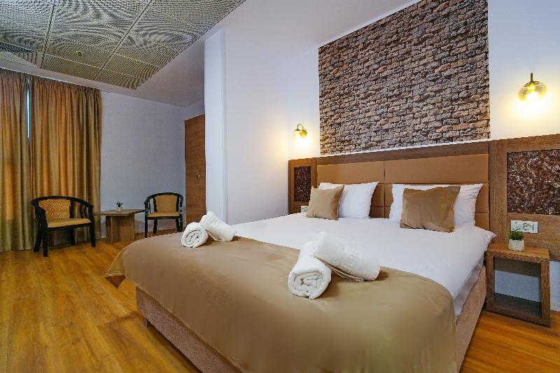 Sir Fundeni Hotel - Oda