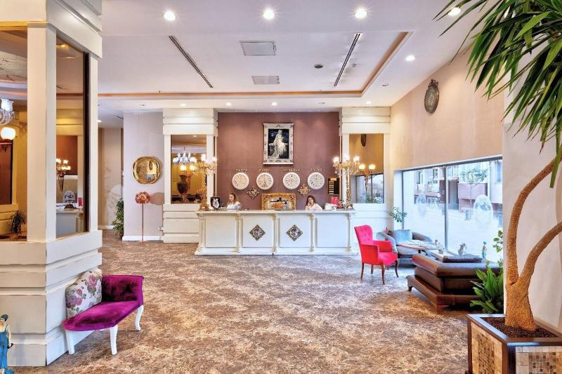 Madame Tadia Otel - Lobi