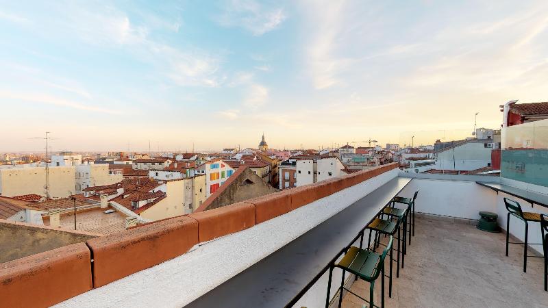 2060 The Newton Hostel - Teras