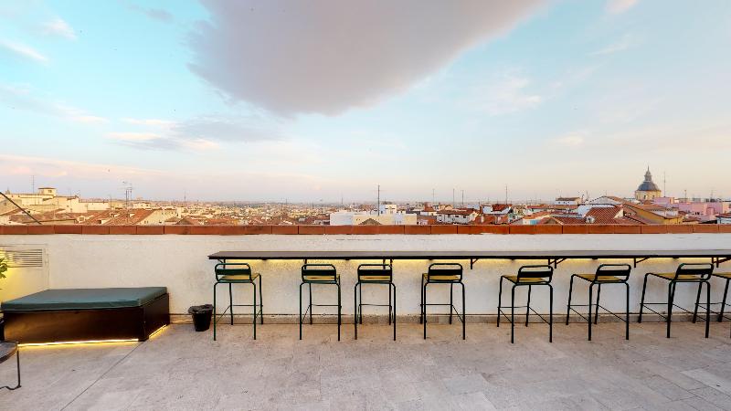 2060 The Newton Hostel - Teras