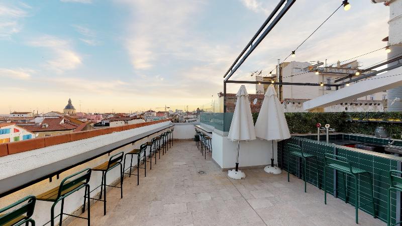 2060 The Newton Hostel - Teras