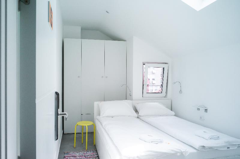 Good People Design Hostel - Oda
