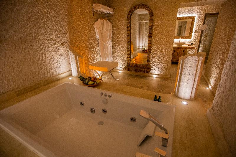 Nino Cave Suite - Oda