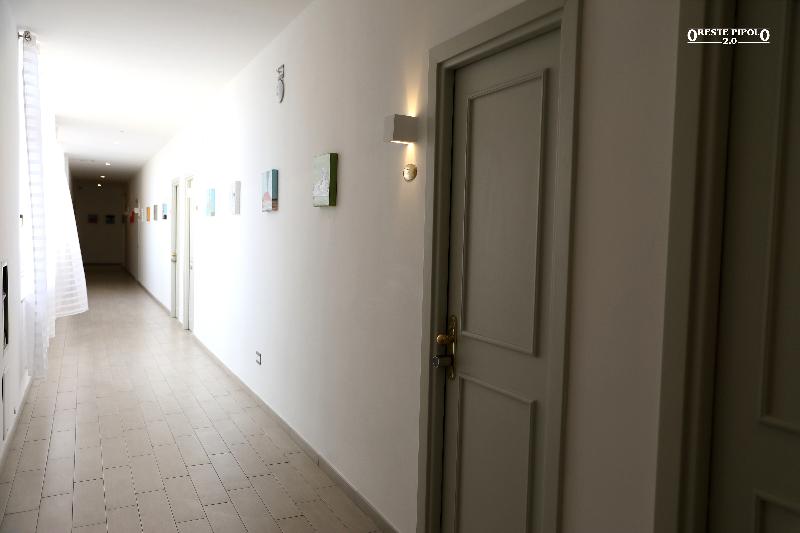Up Hotel - Lobi