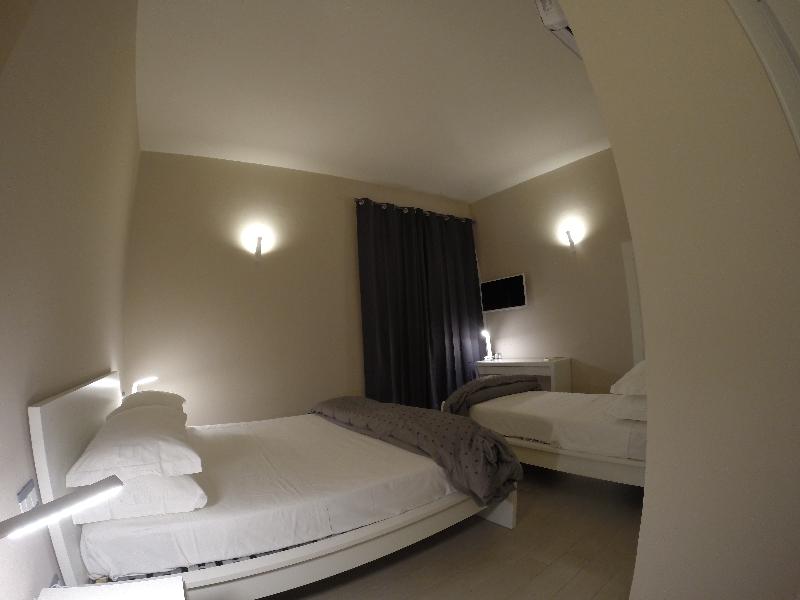 Up Hotel - Oda