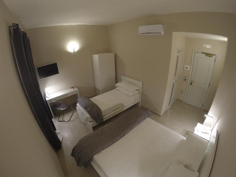 Up Hotel - Oda