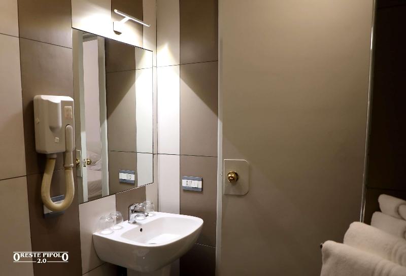 Up Hotel - Oda