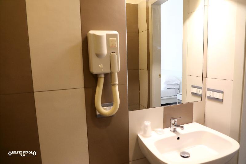 Up Hotel - Oda