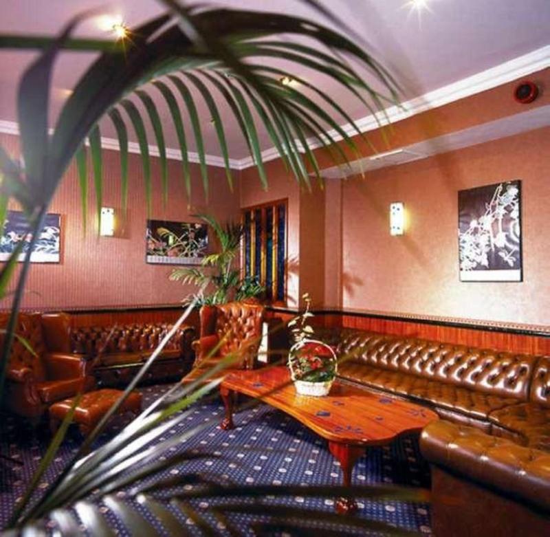 Mitre House - Lobi