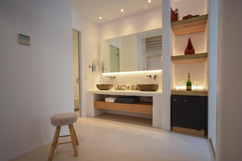 Myconian Crown Suites by Mr and Mrs White - Oda